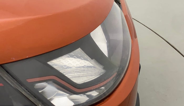 2016 Mahindra Kuv100 K8 D 6 STR, Diesel, Manual, 22,052 km, Right headlight - Faded