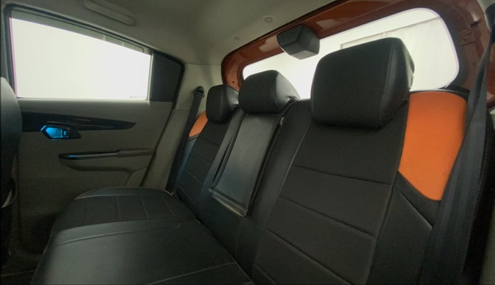 2016 Mahindra Kuv100 K8 D 6 STR, Diesel, Manual, 22,052 km, Right Side Rear Door Cabin
