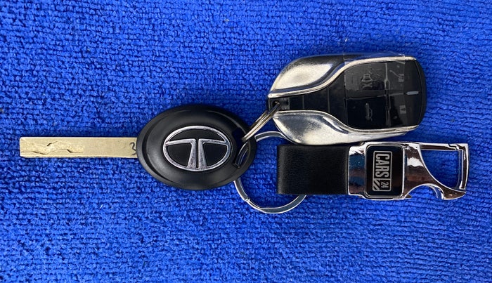 2022 Tata TIGOR XM CNG, CNG, Manual, 8,062 km, Key Close Up
