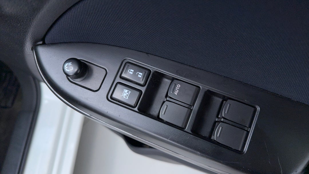 2022 Suzuki Baleno Gl, Automatic, 52562 km, Drivers Side Door Panel Controls