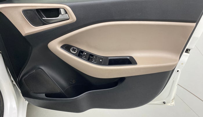 2015 Hyundai Elite i20 MAGNA 1.4 CRDI, Diesel, Manual, 47,728 km, Driver Side Door Panels Controls