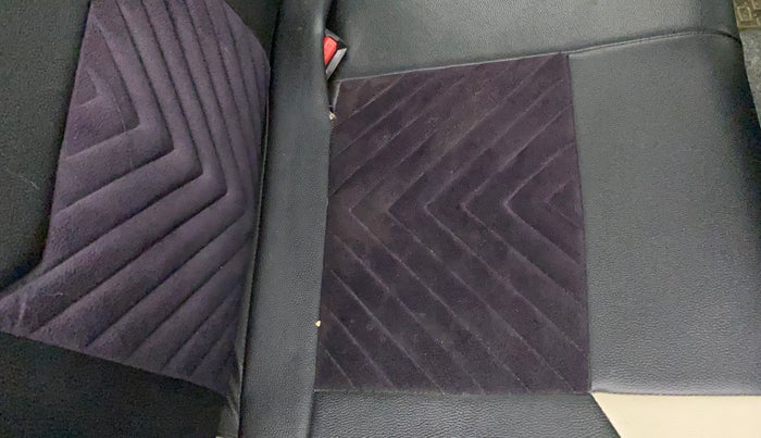 2018 Maruti Alto K10 VXI (O), Petrol, Manual, 25,837 km, Second-row right seat - Cover slightly torn
