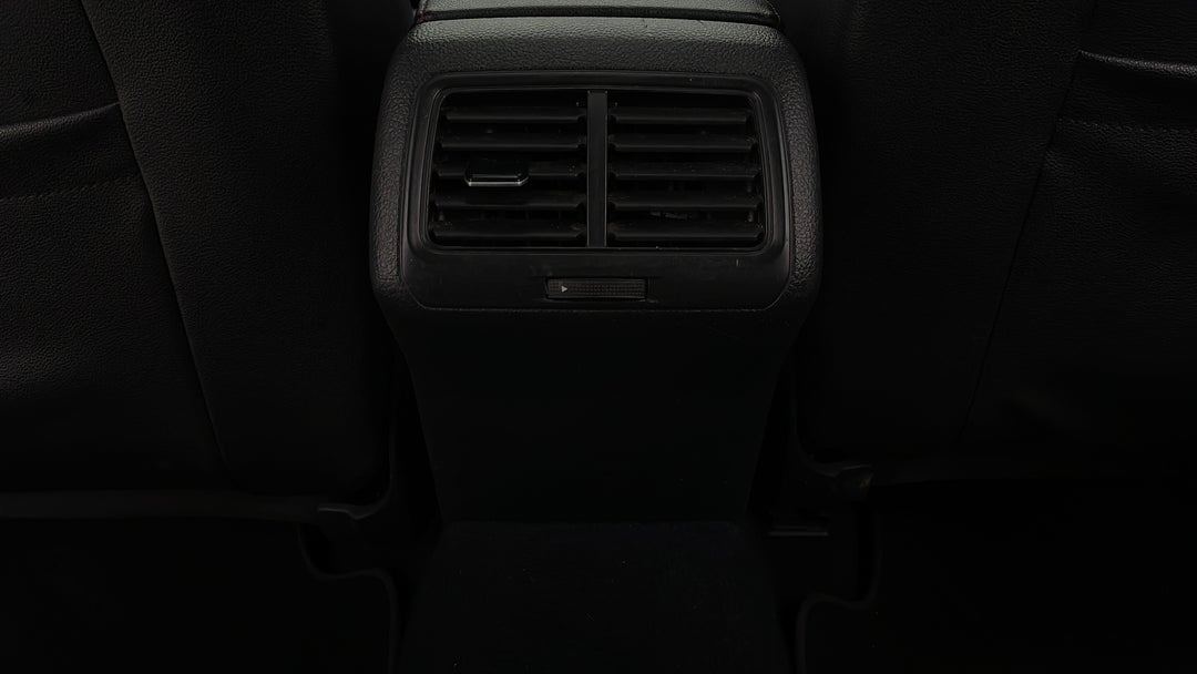 2016 Volkswagen Golf Gti, Automatic, 131431 km, Rear A/C Vent