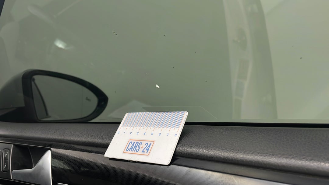 2016 Volkswagen Golf Gti, Automatic, 131431 km, Window Glass Front RHS Tinting Scratched