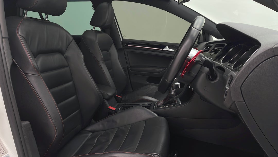 2016 Volkswagen Golf Gti, Automatic, 131431 km, Right Side Front Door Cabin View