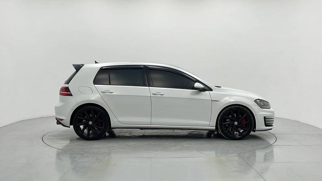 2016 Volkswagen Golf Gti, Automatic, 131431 km, Right Side View