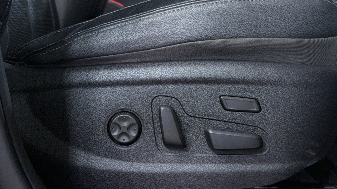 2020 Hyundai Santa Fe Highlander Crdi Blk-bge (AWD), Automatic, 35861 km, Drivers Side Adjustment Panel