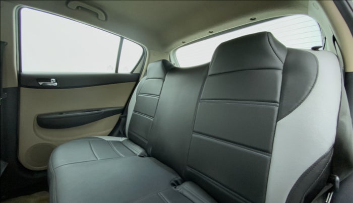 2012 Hyundai i20 MAGNA O 1.2, Petrol, Manual, 66,222 km, Right Side Rear Door Cabin