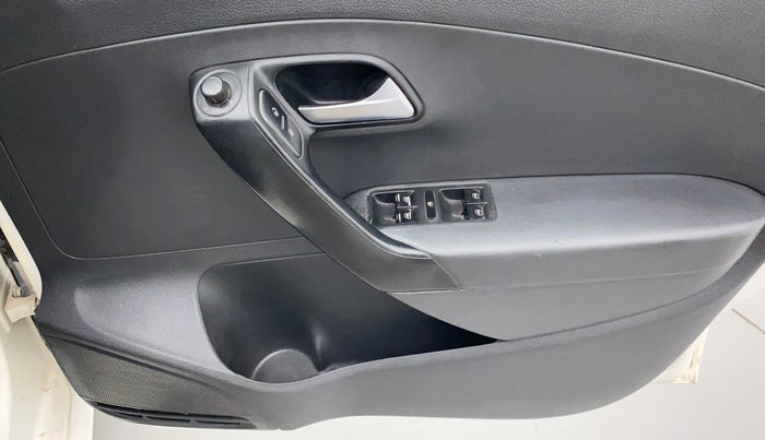 2016 Volkswagen Polo COMFORTLINE 1.5L, Diesel, Manual, 82,654 km, Driver Side Door Panels Control
