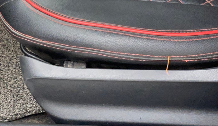 2016 Volkswagen Polo COMFORTLINE 1.5L, Diesel, Manual, 82,654 km, Front left seat (passenger seat) - Seat side trim has minor damage