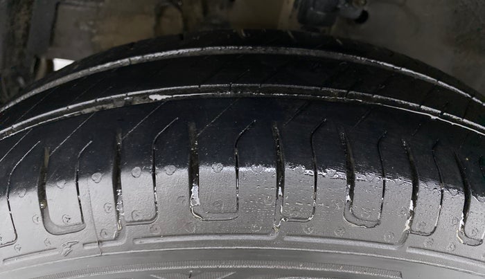 2017 Maruti Swift VXI D, Petrol, Manual, 57,938 km, Left Front Tyre Tread