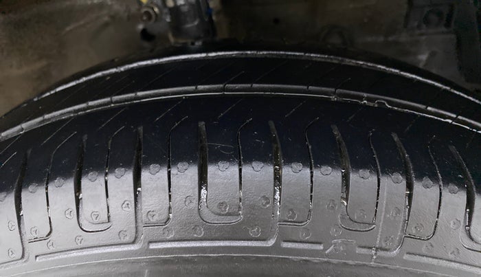 2017 Maruti Swift VXI D, Petrol, Manual, 57,938 km, Right Front Tyre Tread