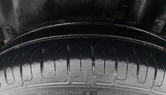 2017 Maruti Swift VXI D, Petrol, Manual, 57,938 km, Left Rear Tyre Tread