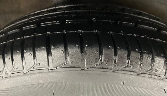 2015 Honda City V MT PETROL, Petrol, Manual, 80,094 km, Right Front Tyre Tread