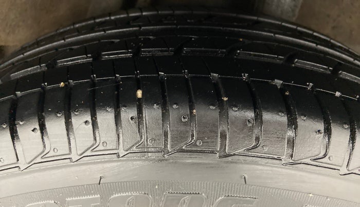 2015 Honda City V MT PETROL, Petrol, Manual, 80,094 km, Left Rear Tyre Tread