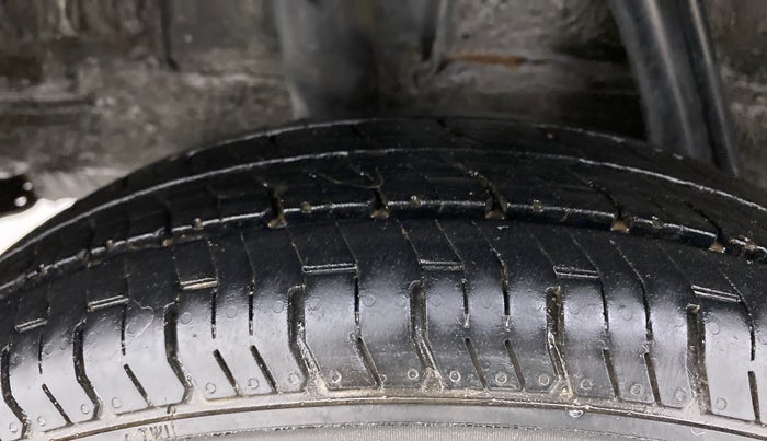 2016 Renault Kwid RXT 0.8, Petrol, Manual, 80,786 km, Right Rear Tyre Tread