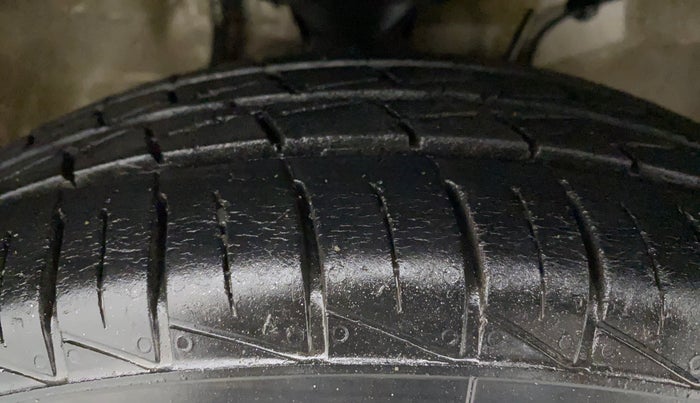 2019 Maruti Alto LXI, Petrol, Manual, 26,303 km, Right Front Tyre Tread