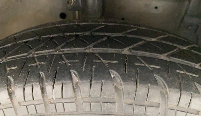 2013 Maruti Swift VXI, Petrol, Manual, 92,239 km, Right Front Tyre Tread