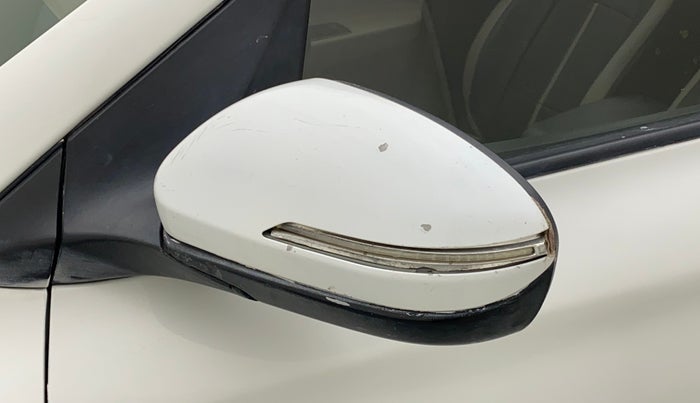 2015 Hyundai Elite i20 SPORTZ 1.2, Petrol, Manual, 36,594 km, Left rear-view mirror - Cover has minor damage
