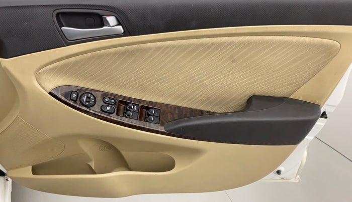 2015 Hyundai Verna FLUIDIC 4S 1.6 VTVT S(O), Petrol, Manual, 35,276 km, Driver Side Door Panels Control