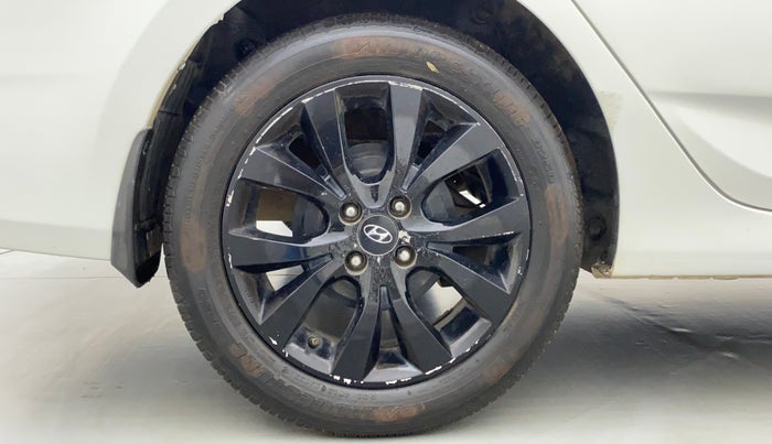 2015 Hyundai Verna FLUIDIC 4S 1.6 VTVT S(O), Petrol, Manual, 35,276 km, Right Rear Wheel