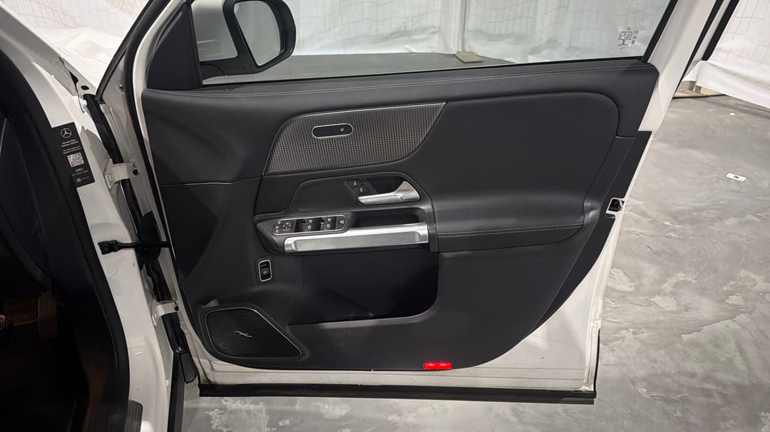 2022 Mercedes-benz Eqb 250, Automatic, 41050 km, Speaker View
