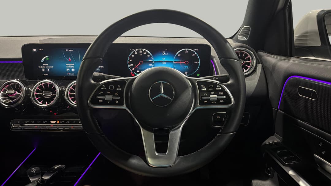 2022 Mercedes-benz Eqb 250, Automatic, 41050 km, Steering Wheel Close-up
