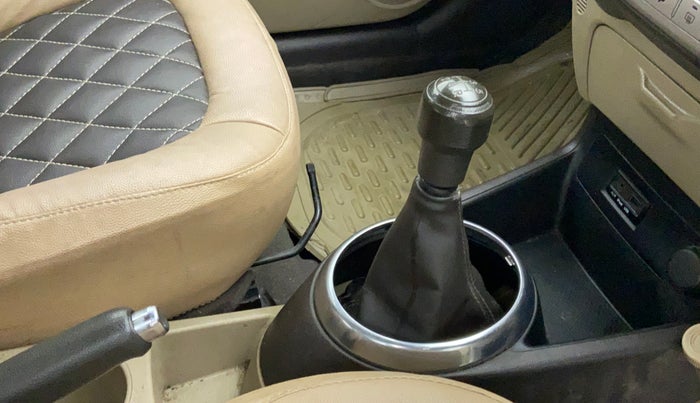 2011 Hyundai i20 MAGNA (O) 1.2, Petrol, Manual, 73,041 km, Gear lever - Boot cover slightly torn
