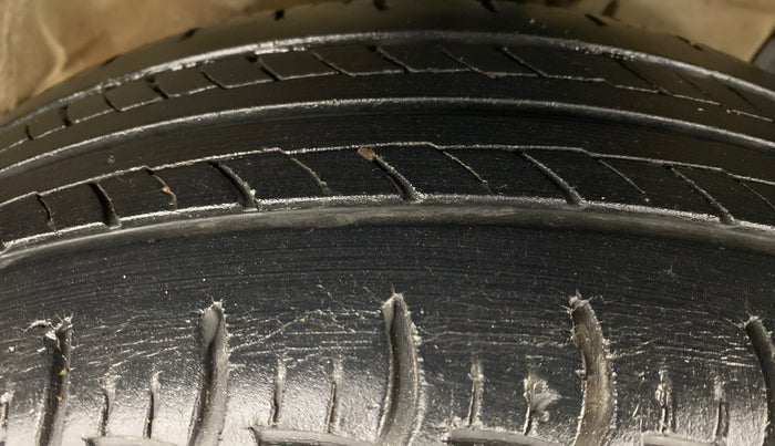 2016 Maruti Swift ZDI, Diesel, Manual, 47,034 km, Right Front Tyre Tread