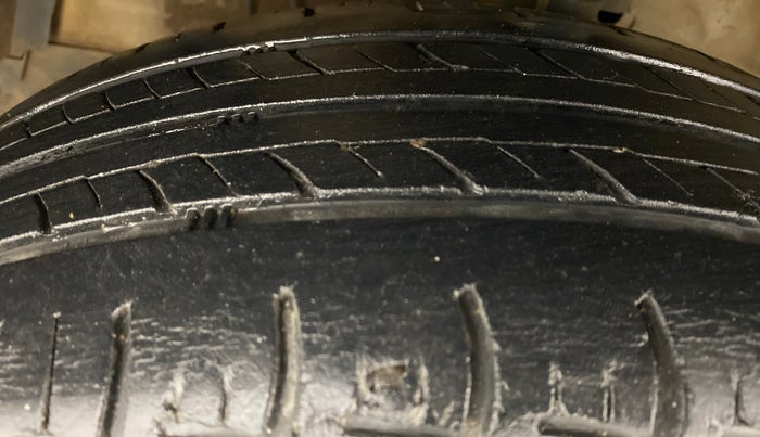 2016 Maruti Swift ZDI, Diesel, Manual, 47,034 km, Left Front Tyre Tread