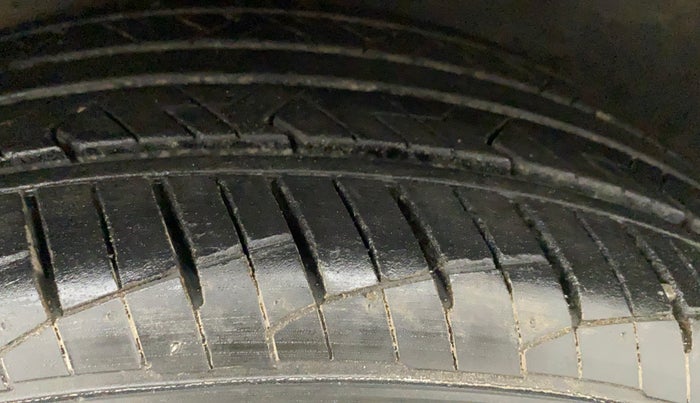 2021 Hyundai NEW I20 ASTA 1.2 MT, Petrol, Manual, 6,047 km, Left Front Tyre Tread