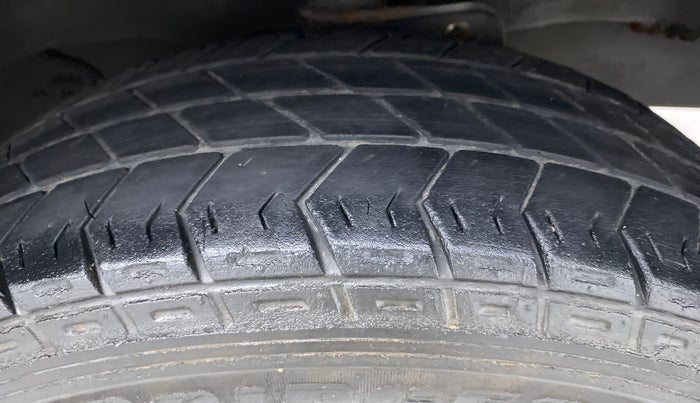 2017 Maruti Eeco 5 STR, Petrol, Manual, 31,809 km, Right Front Tyre Tread
