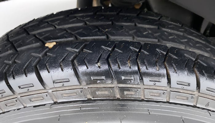 2017 Maruti Eeco 5 STR, Petrol, Manual, 31,809 km, Right Rear Tyre Tread