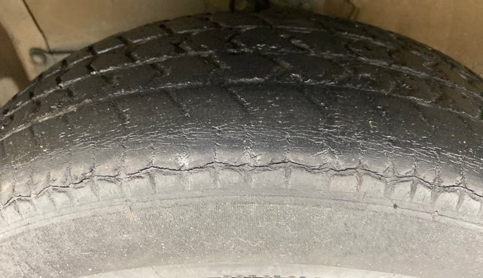 2010 Maruti Swift VXI D, Petrol, Manual, 62,554 km, Left Front Tyre Tread