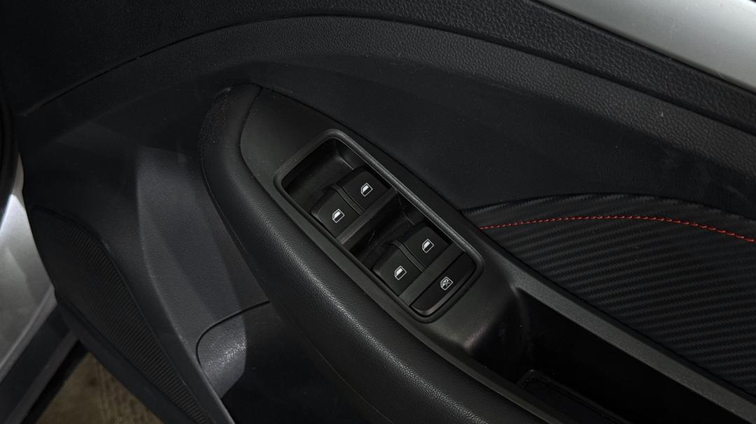 2022 MG Zst Core, Automatic, 26984 km, Drivers Side Door Panel Controls