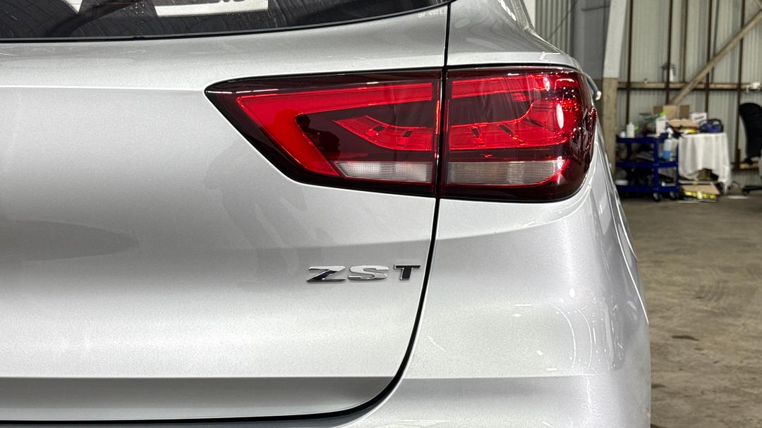 2022 MG Zst Core, Automatic, 26984 km, Badge (Boot Right Side)