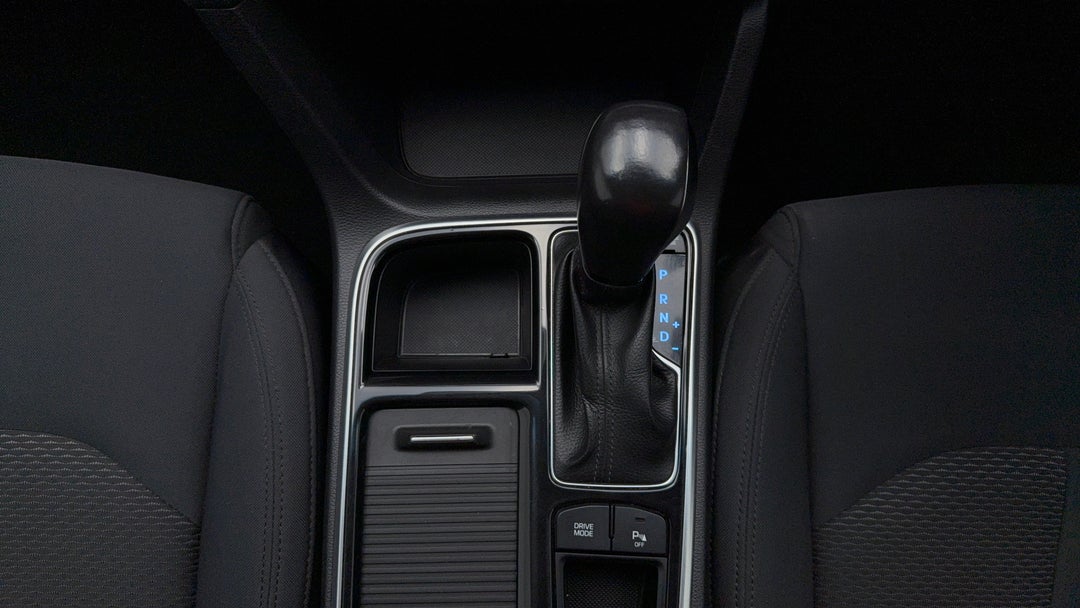 2018 Hyundai Sonata Active, Automatic, 144993 km, Gear Lever 