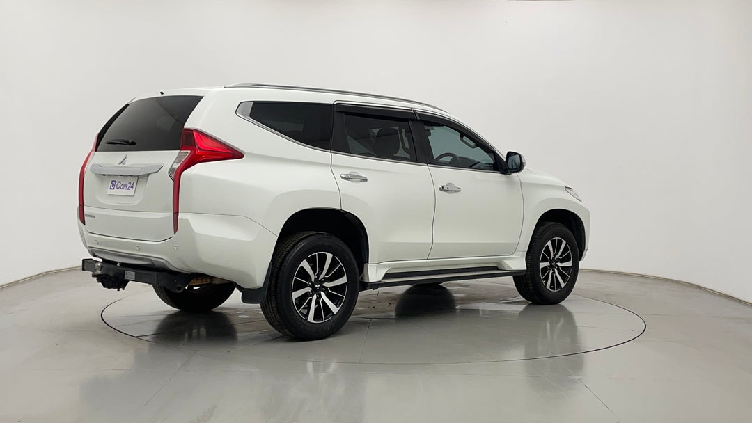 Right Back Diagonal (45- Degree) View