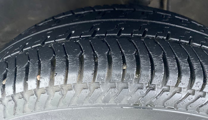 2016 Maruti Alto K10 VXI P, Petrol, Manual, 15,832 km, Left Front Tyre Tread
