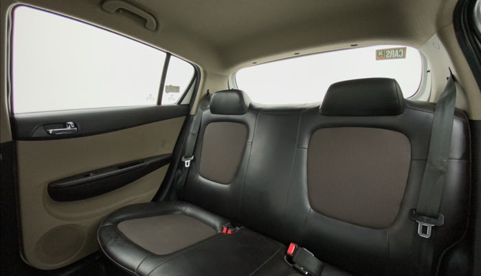 2014 Hyundai i20 MAGNA 1.2, Petrol, Manual, 32,118 km, Right Side Rear Door Cabin