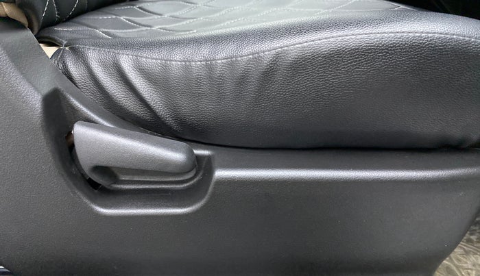 2017 Maruti Wagon R 1.0 VXI, Petrol, Manual, 16,506 km, Driver Side Adjustment Panel