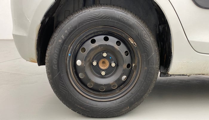 2014 Maruti Swift VDI, Diesel, Manual, 67,932 km, Right Rear Wheel