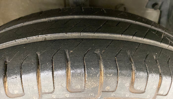 2014 Maruti Swift VDI, Diesel, Manual, 67,932 km, Right Front Tyre Tread