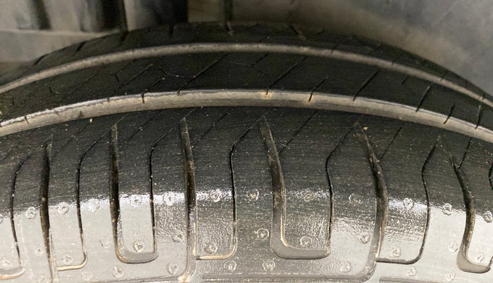 2014 Maruti Swift VDI, Diesel, Manual, 67,932 km, Right Rear Tyre Tread