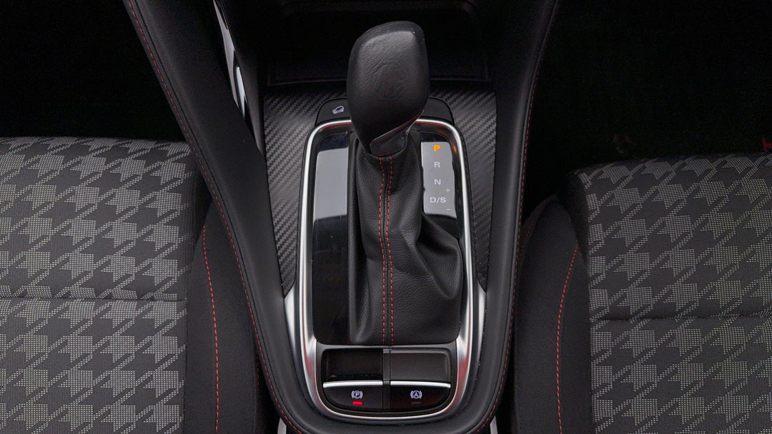 2023 MG Zst Core, Automatic, 11897 km, Gear Lever 