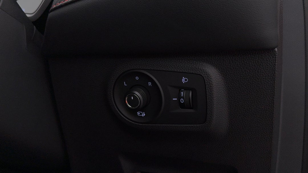 2023 MG Zst Core, Automatic, 11897 km, Utility Switches/Buttons