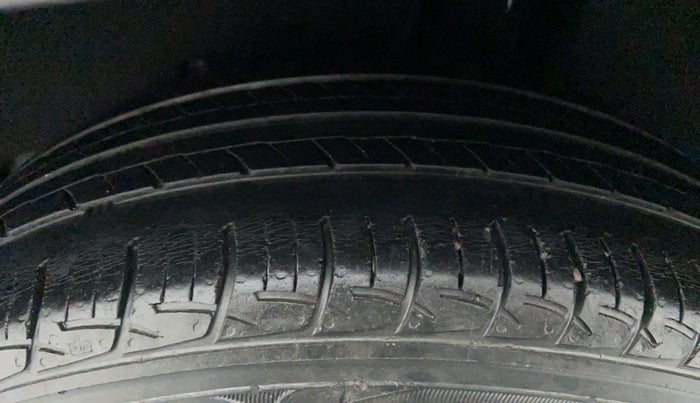 2016 Maruti Baleno DELTA 1.2 K12, Petrol, Manual, 82,394 km, Left Rear Tyre Tread