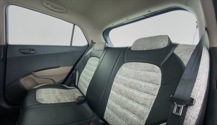 2017 Hyundai Grand i10 MAGNA 1.2 VTVT, Petrol, Manual, 28,456 km, Right Side Rear Door Cabin