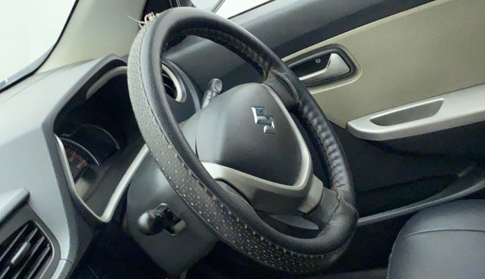 2015 Maruti Alto K10 VXI, Petrol, Manual, 43,515 km, Steering wheel - Steering cover is minor torn