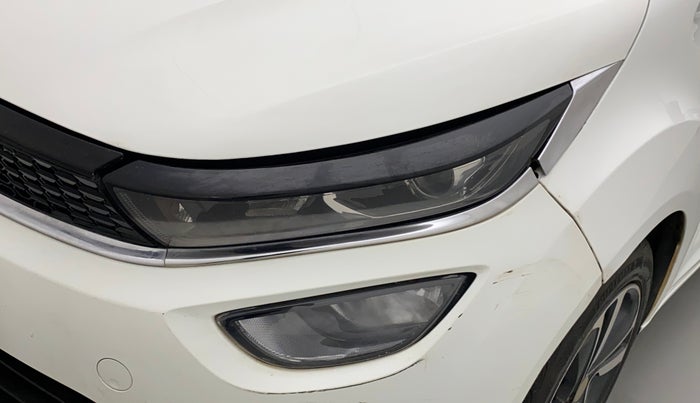 2020 Tata ALTROZ XZ DIESEL, Diesel, Manual, 58,107 km, Left headlight - Clamp has minor damage